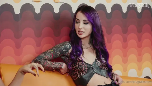 Valerica Steele Strips Naked And Has Threesome On A Podcast
