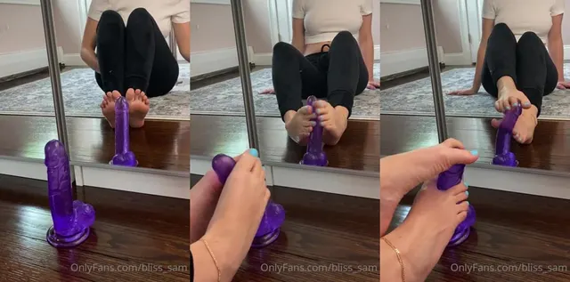 Sams_soles21 fickt einen Dildo mit ihren Füßen