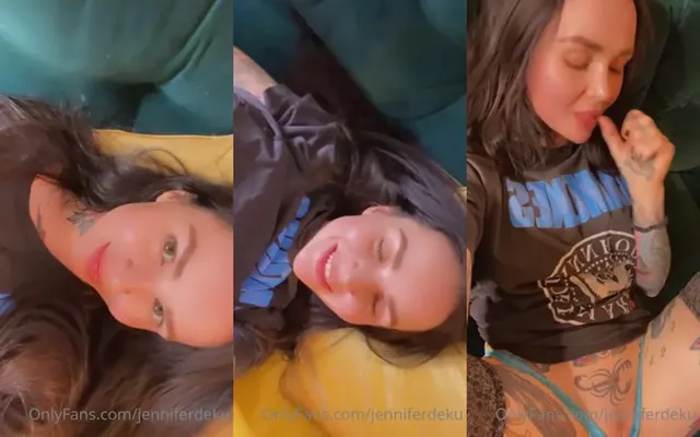 Jenniferdeku streichelt ihre nasse Muschi