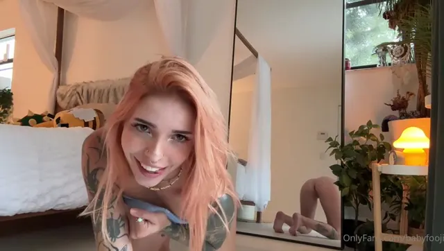 JOI di BabyFooji mentre cavalca il suo dildo