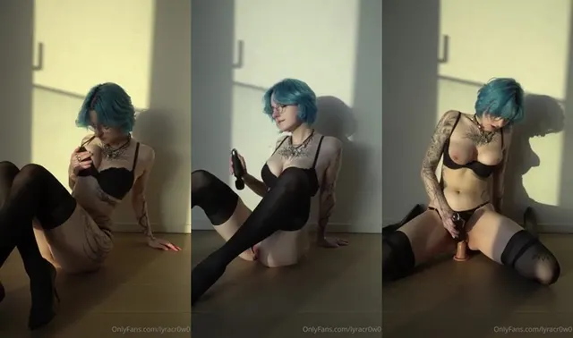 Lyra Crow Masturbates & Rides A Dildo