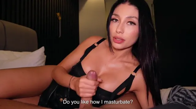 阿里小姐在床上得到了很好的犁