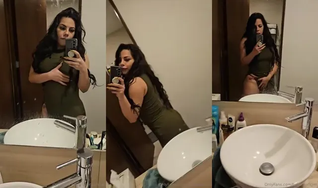 Lizbeth Rodriguez alza il vestito per dare un'occhiata