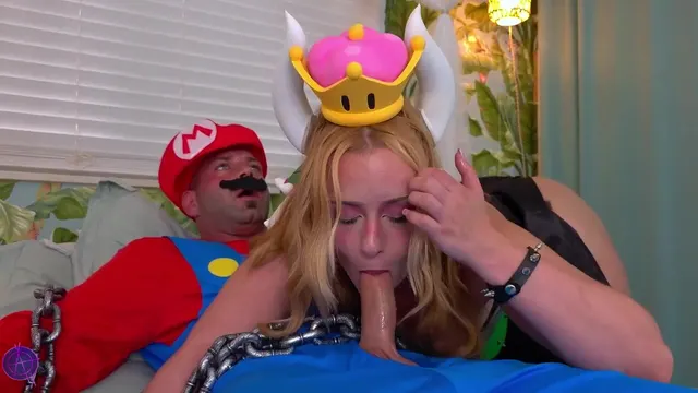 Zoey Uso Bowsette Cosplay scopa Mario in modo duro e disordinato
