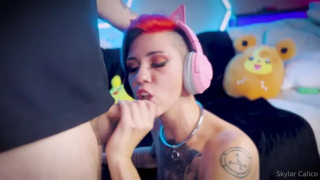 Skylarcalico gibt einem schlampigen Egirl Blowjob