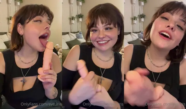 Eveirisowo gioca con il suo dildo