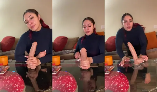 Italianstalllionn Deepthroats Einen Dildo