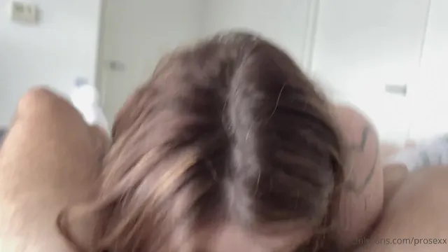 Rosie Rider betrügt meine Freundin mit der heißen besten Freundin meiner Schwester
