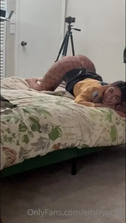 Emily Rinaudo AOT Cosplay Sextape-Video durchgesickert