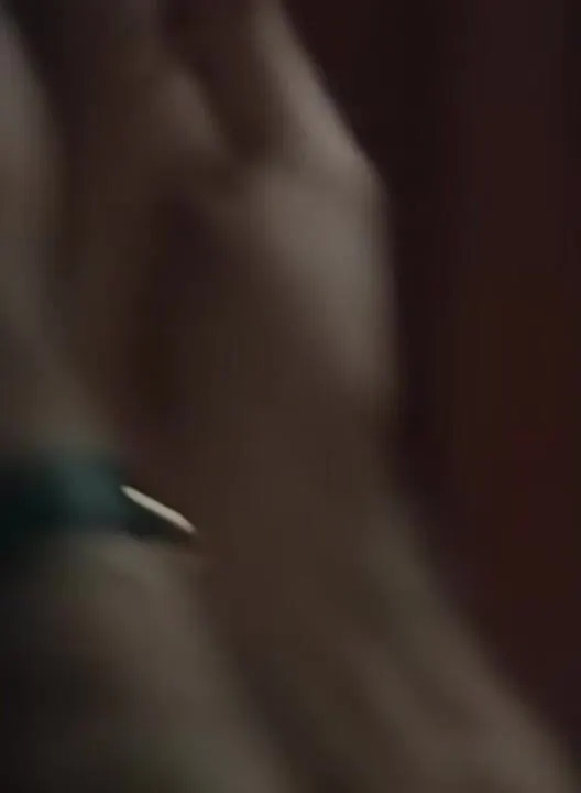 Florence Pugh wird auf dem Bett gefickt