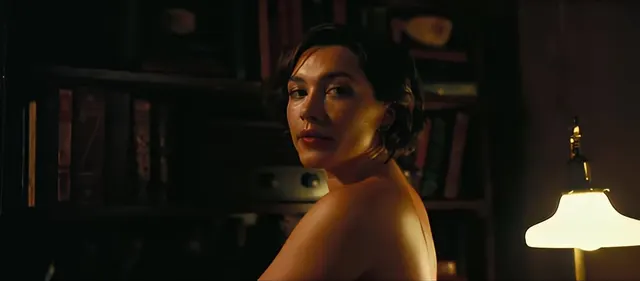 Florence Pugh konfrontiert sich mit ausgestreckten Titten