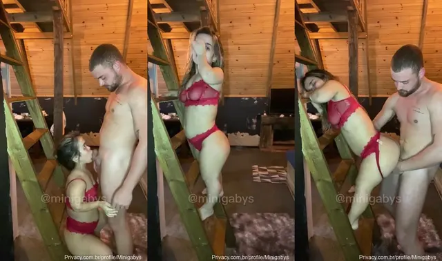 Minigabys wird auf einer Leiter gefickt