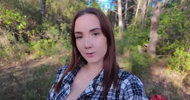 Aphrodixia - Sextape en Hot Lingerie Bleue en pleine forêt