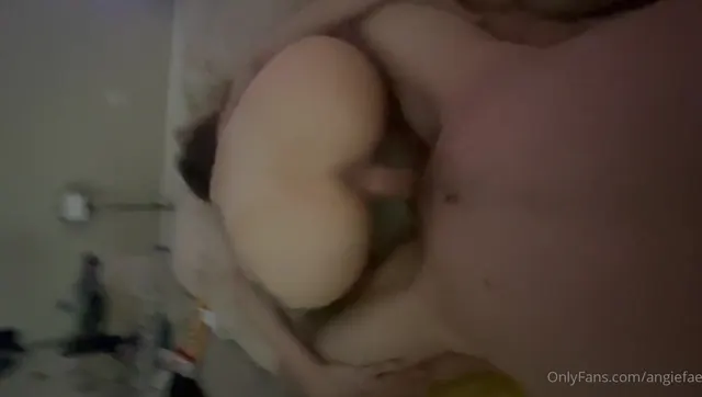 Angie Fae bekommt ihre Muschi geknallt
