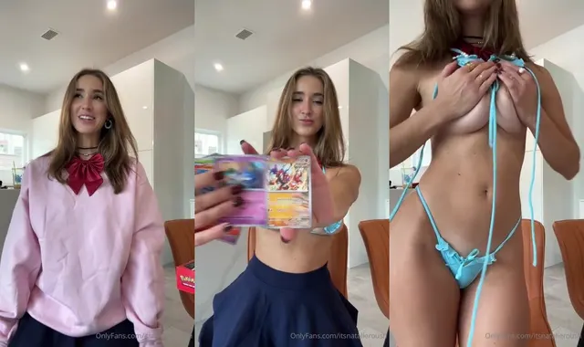Natalie Roush zieht sich beim Öffnen von Kartenpackungen aus